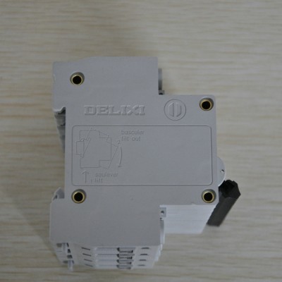 供應德力西 DZ47 4P C型低壓電器